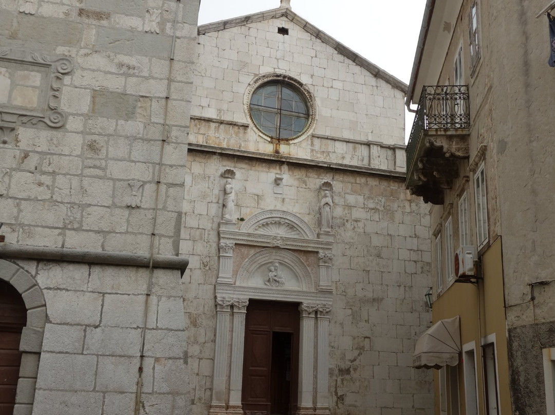 Church of St Mary of the Snow-Cres必去景点