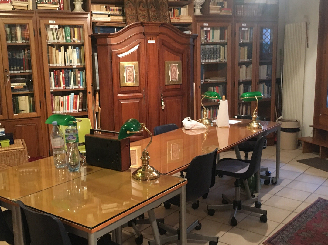 Mossadegh Foundation - Library of Iranology-卡鲁日必去景点