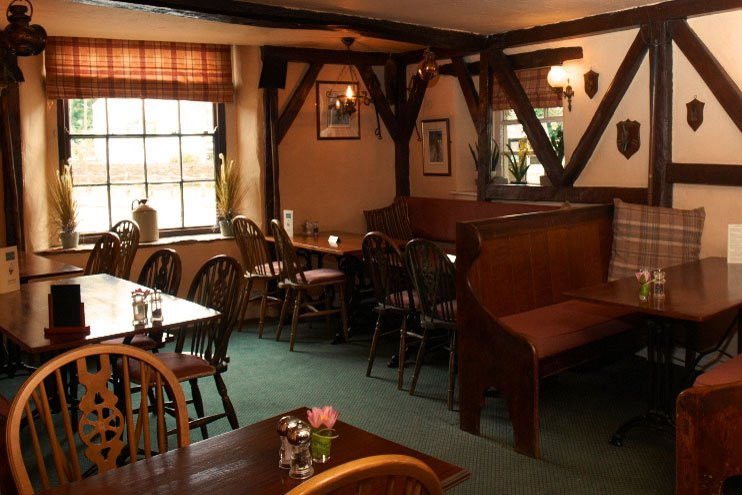 The Crown Hotel主图