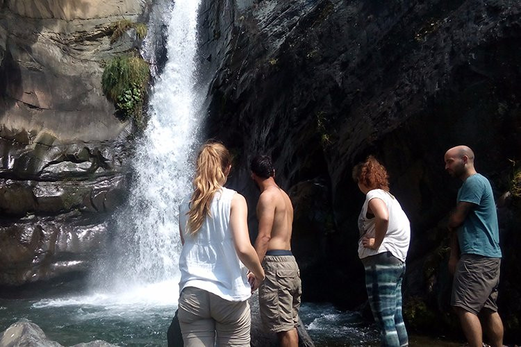 Ghared Waterfall景点图片