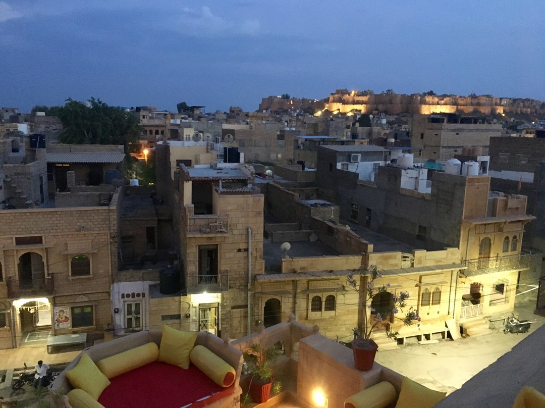 杰伊瑟尔梅尔餐馆和美食-Pleasant Haveli - Roof Top Restaurant