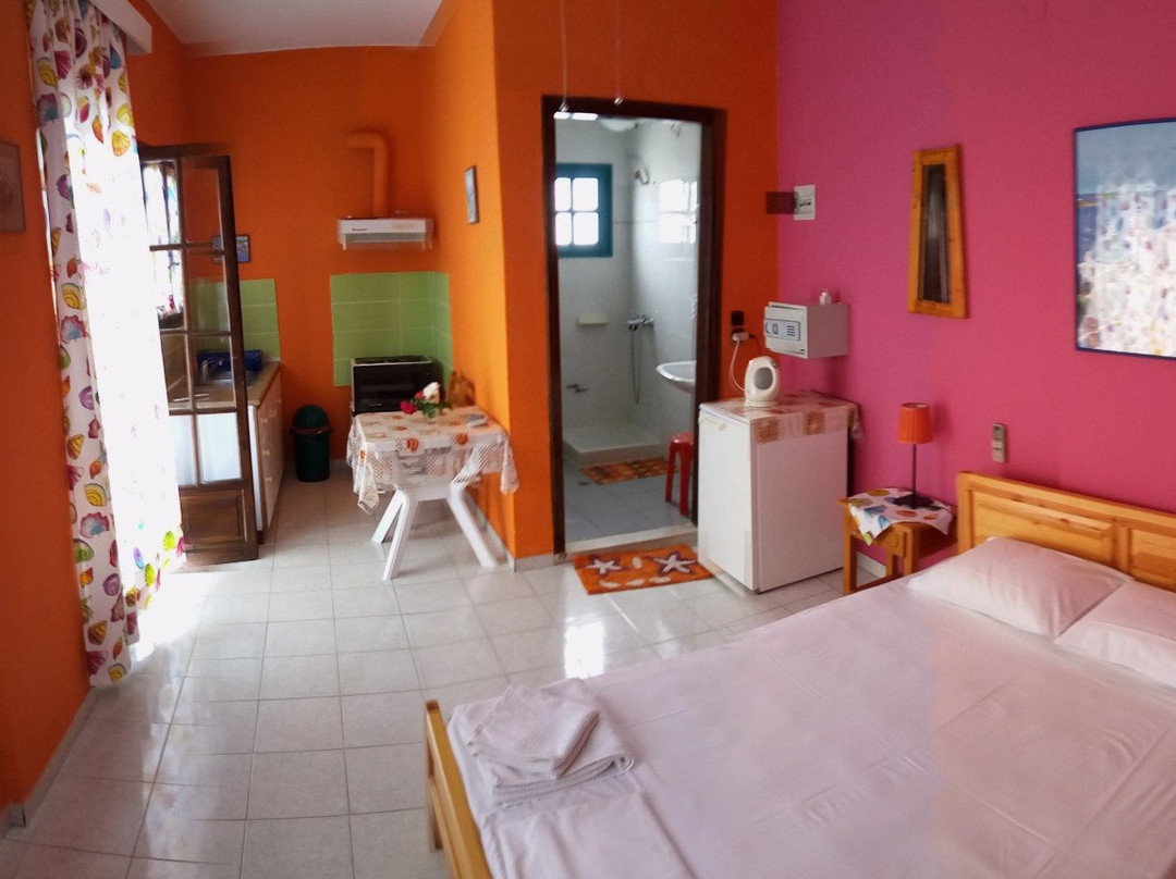 Manos Studios & Apartments