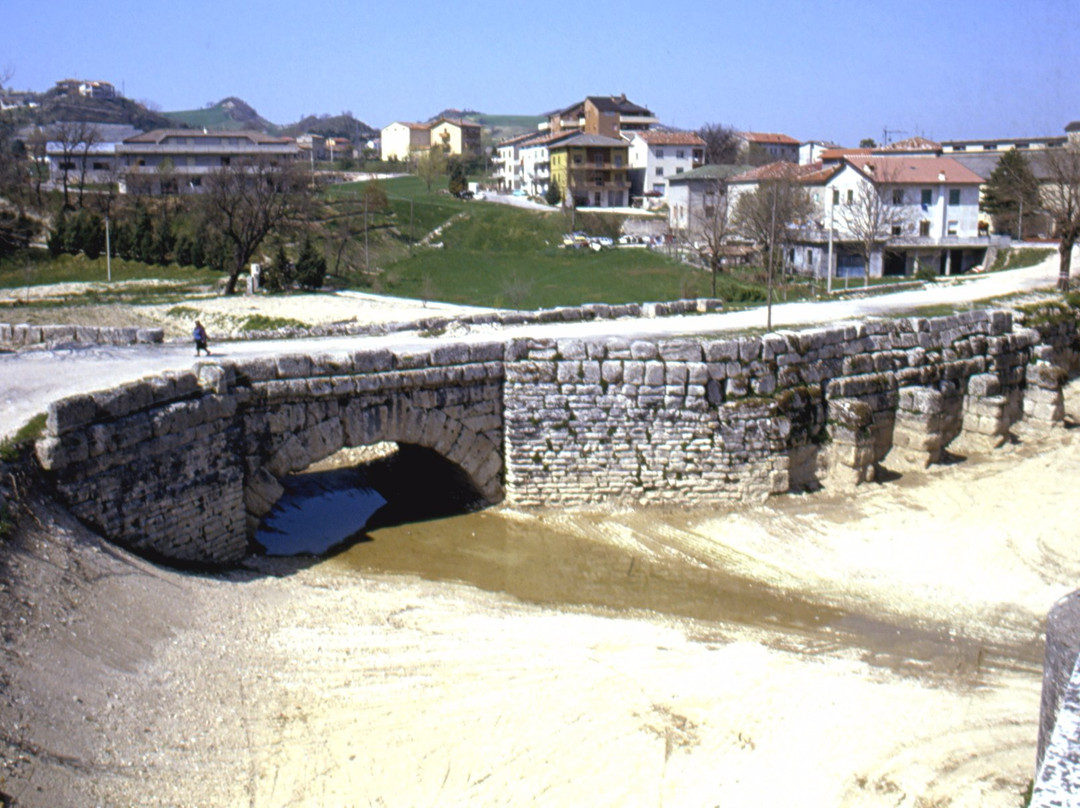 Ponte Mallio-Cagli必去景点