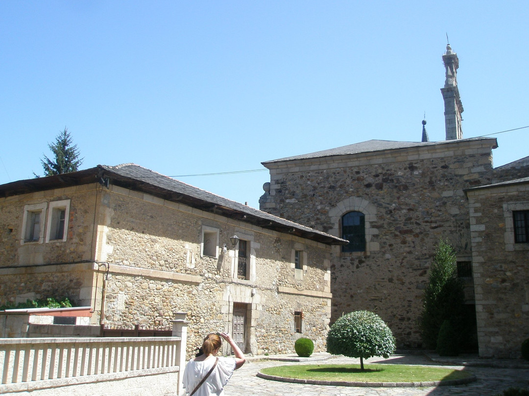 Monasterio de San Miguel de las Dueñas-Congosto必去景点