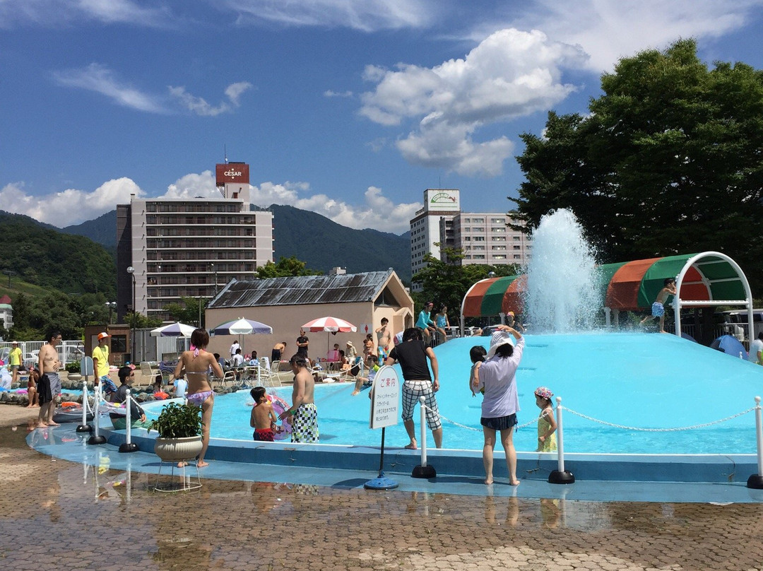 Leisure Pool Aurora-汤泽町必去景点