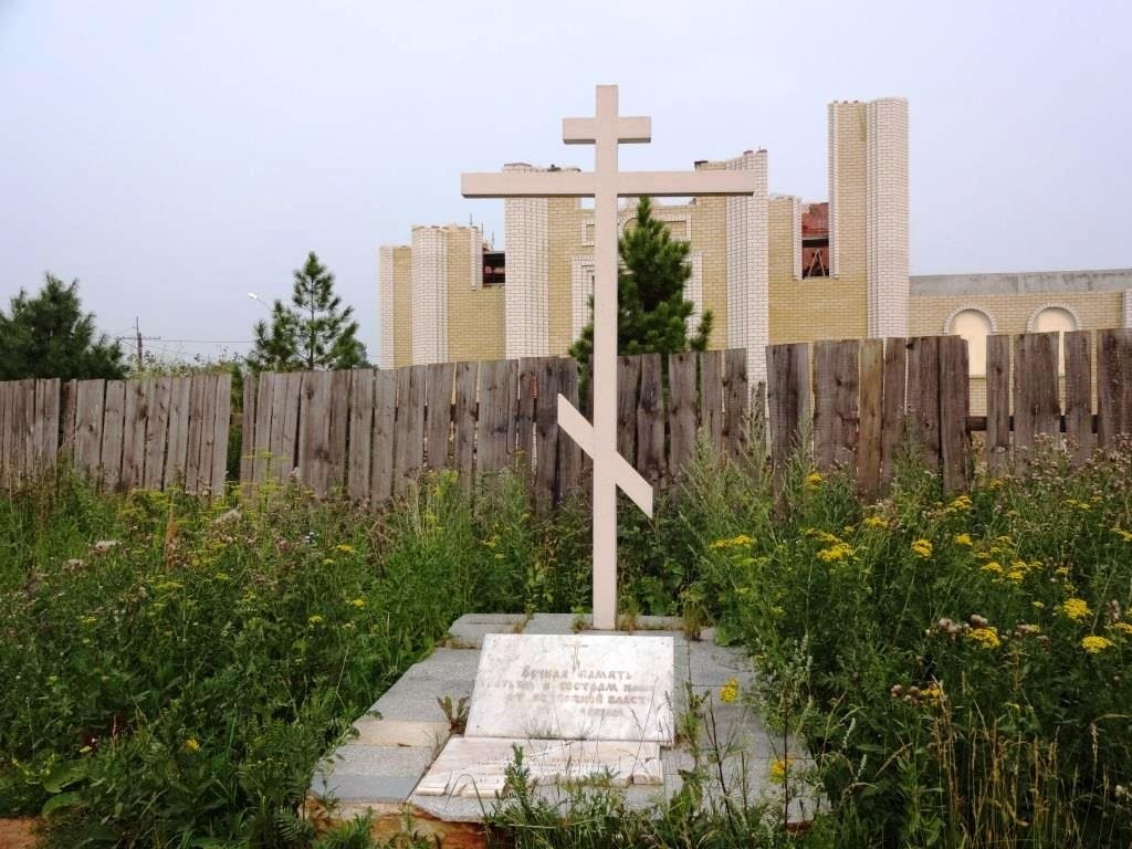 Monument Cross to the Harmed in Village Istok景点图片