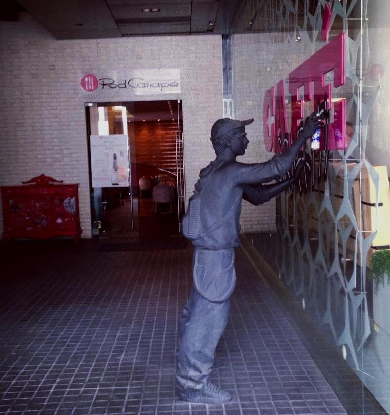 Graffit Gallery-瓦尔纳必去景点
