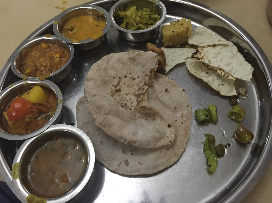 Hotel Purohit (Guajrati thali)