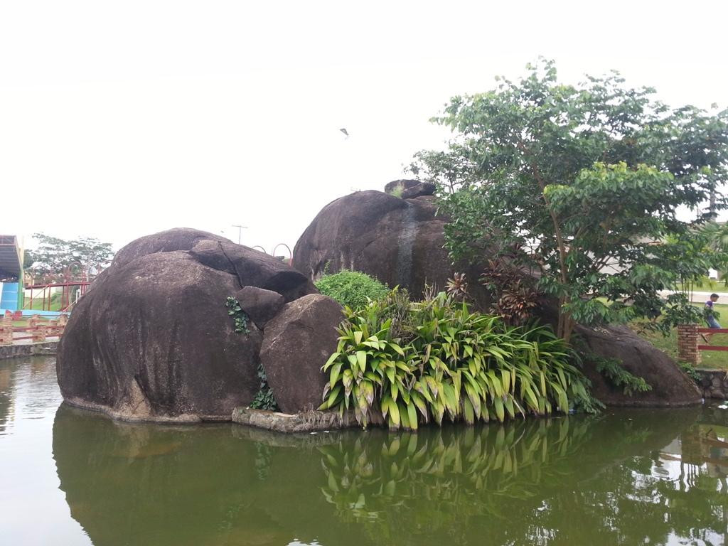 Praça da Liberdade-Ouro Preto Do Oeste必去景点