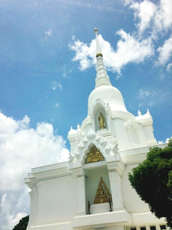 Chedi Phra Borommasaririkkathat Khao Kho景点图片