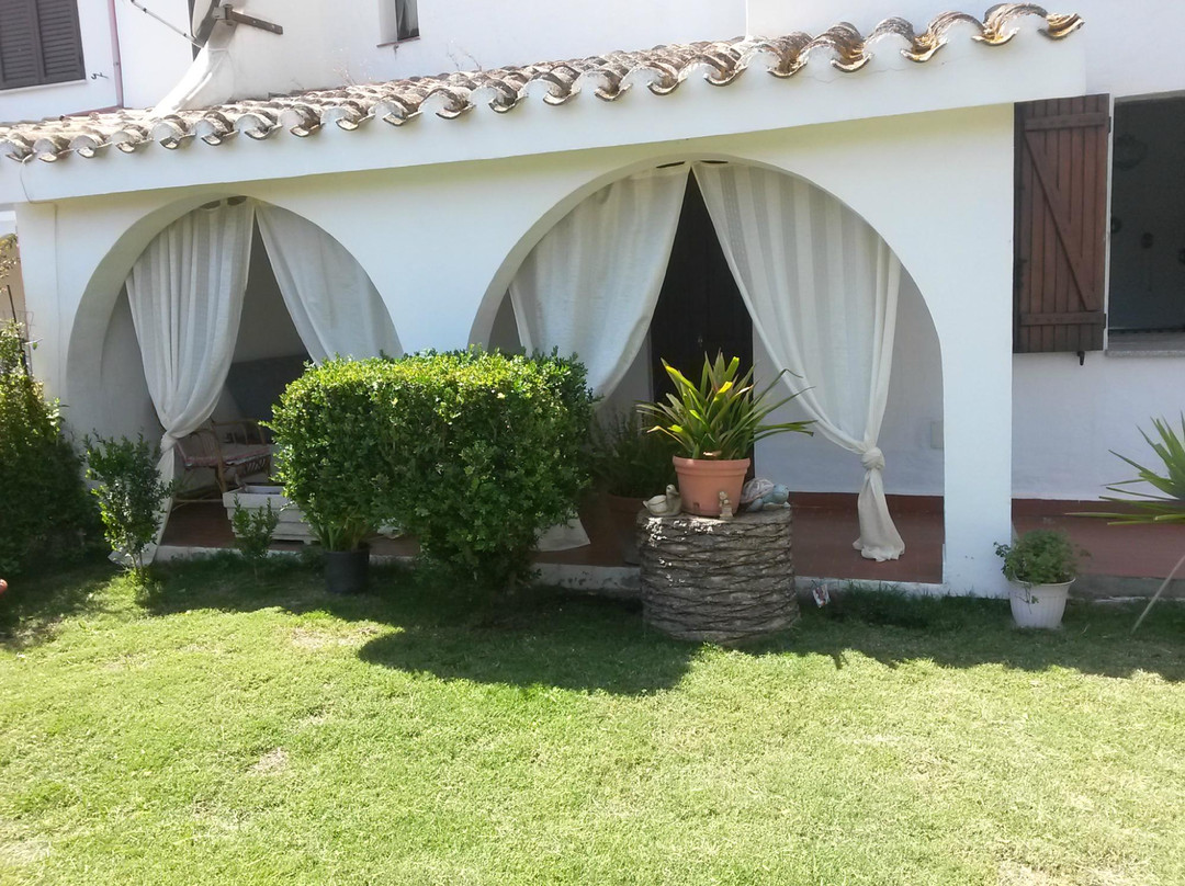 Porto Columbu酒店住宿-B&B Helianthus