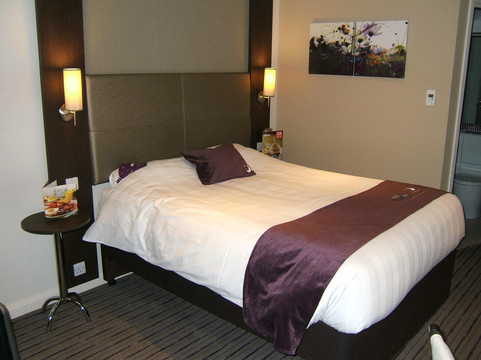 克雷索普普瑞米尔旅社