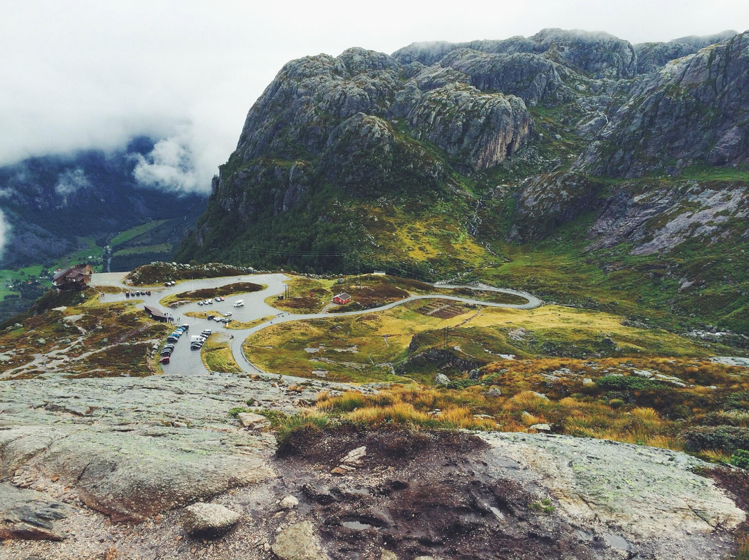 Hike Oygardstol to Langavatn via Kjerag景点图片