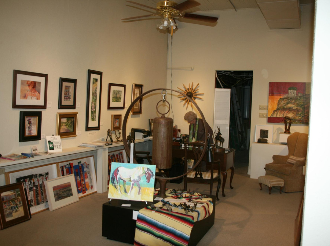 L A Thompson Gallery of Fine Art-Clifton必去景点