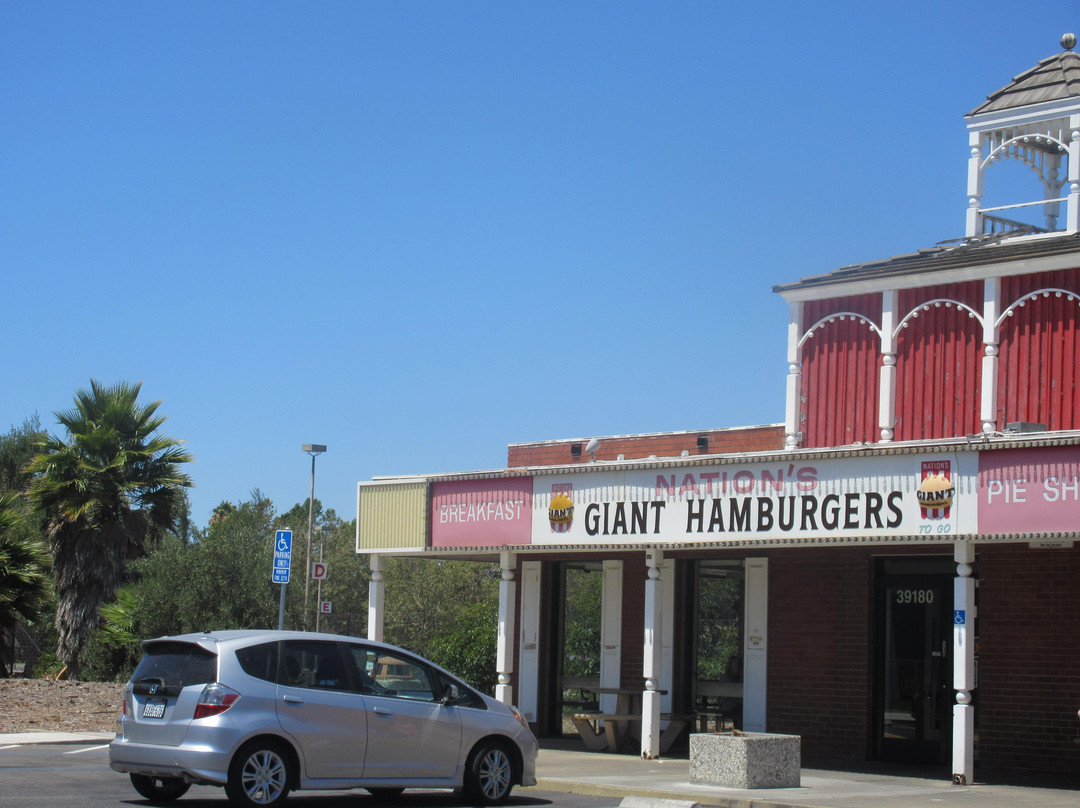 Nation's Giant Hamburgers & Great Pies