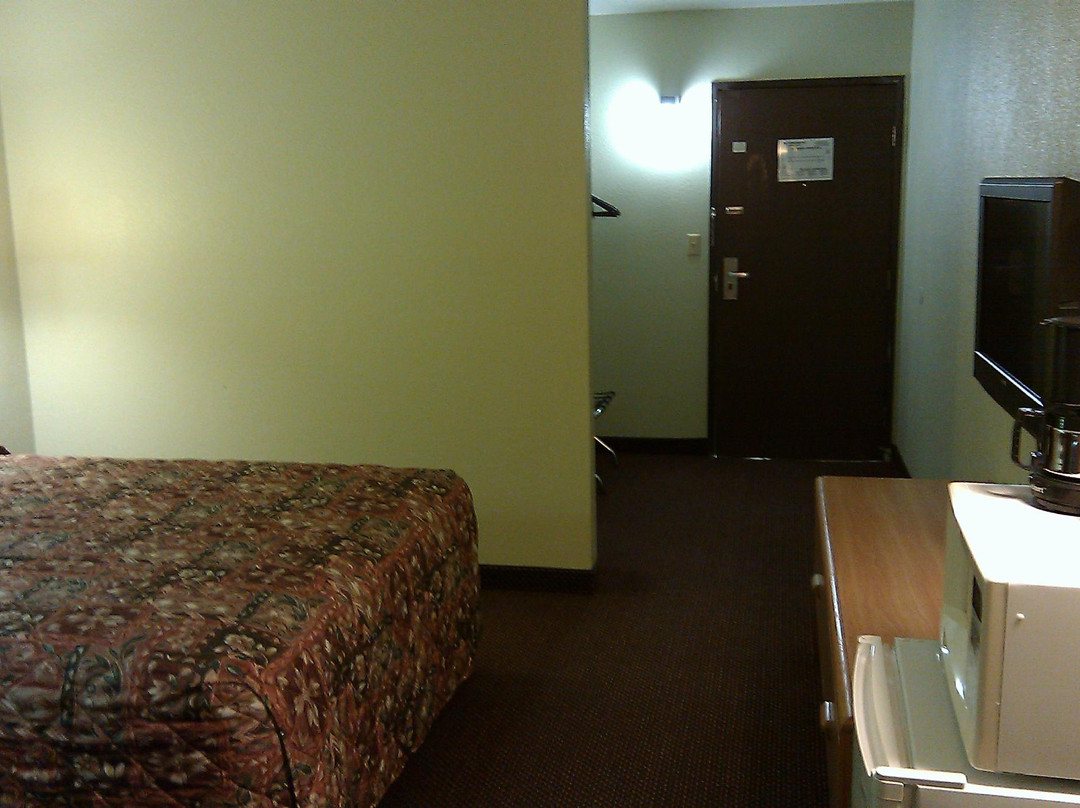 Peddlers Inn Motel主图