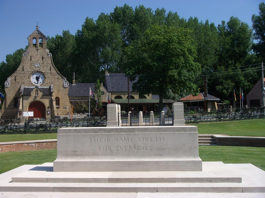 Hooge Crater Museum景点图片