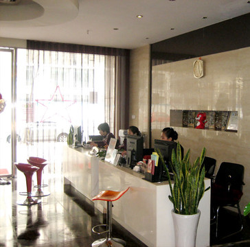 朗悦快捷酒店主图