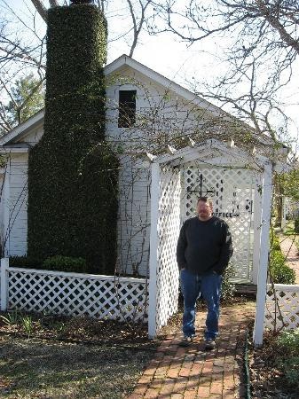 Captain's Castle and Carriage House Inn主图