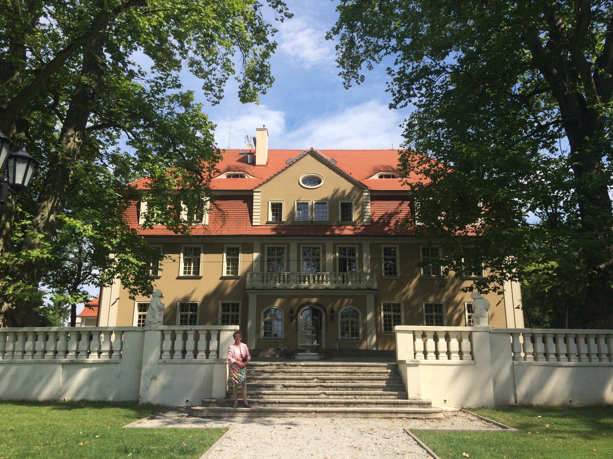 Palac Brzezina-官方