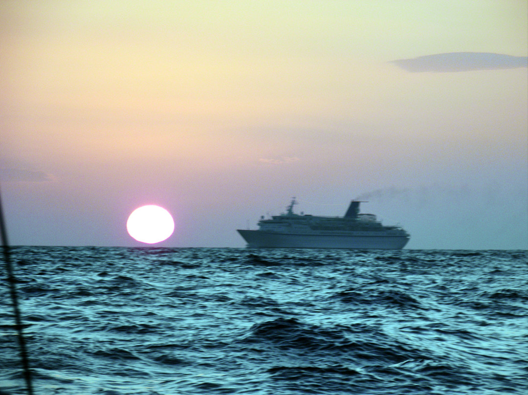 Captain George Santorini Yachting景点图片