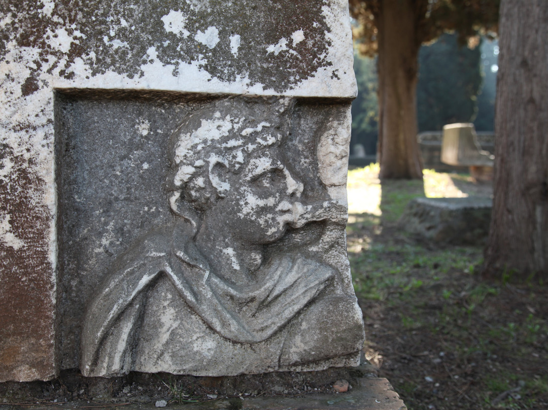 The Via Ostiensis Necropolis-Ostia Antica必去景点