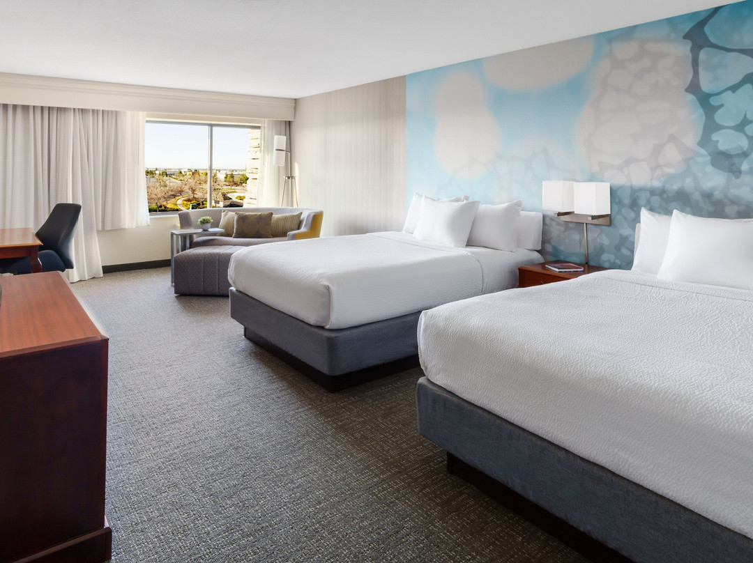 罗斯维尔商业街廊购物中心/溪边山岭大道万豪万怡酒店主图