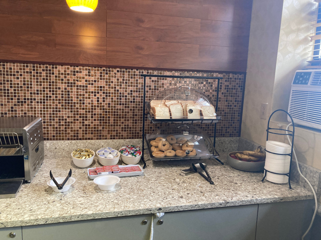 泽西城华美达大酒店主图