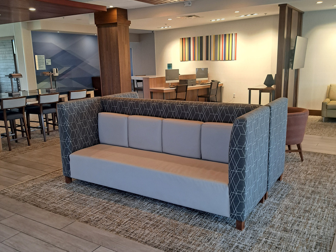 Holiday Inn Express & Suites Dayton East - Beavercreek By IHG主图