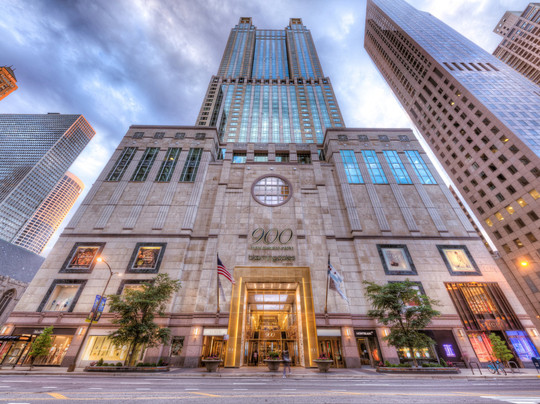 900 North Michigan Shops