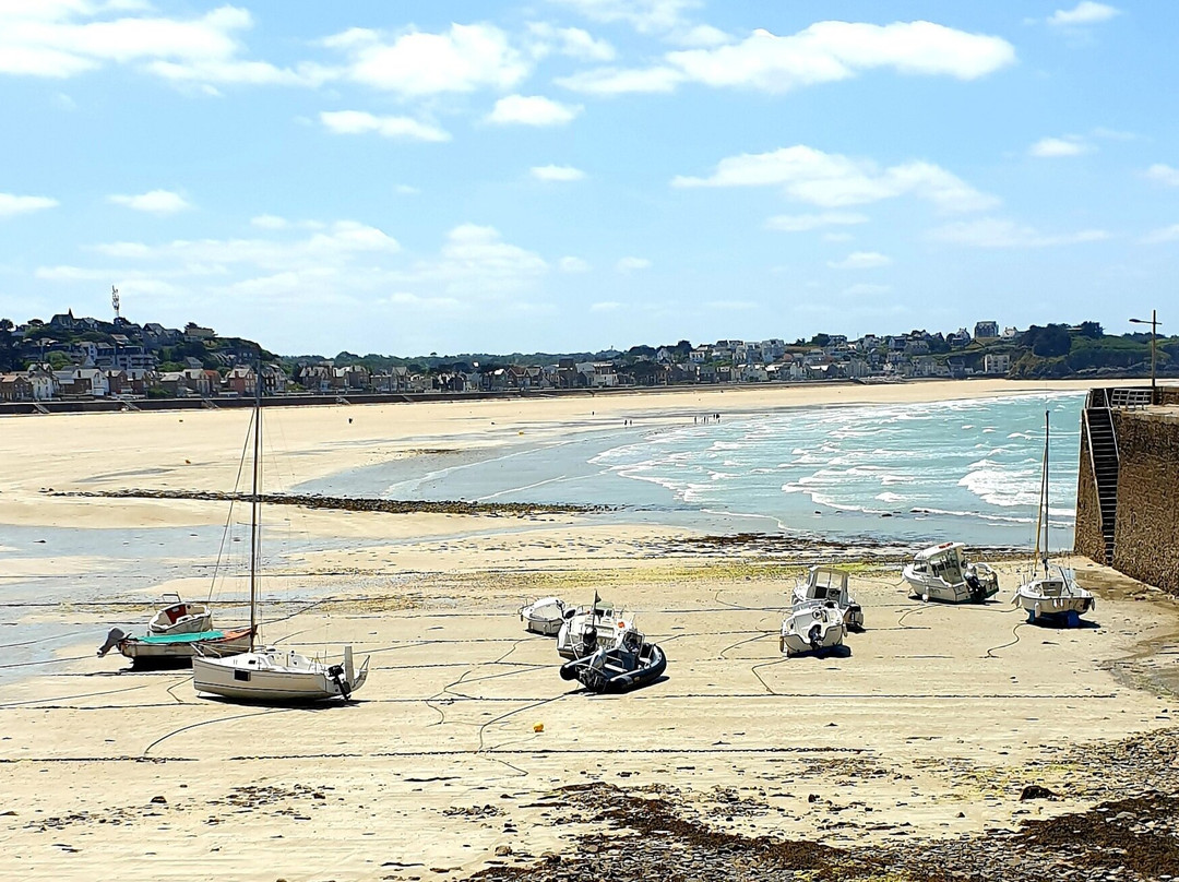 Plage Du Val André景点图片