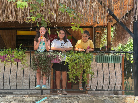 阿德拉桑河酒店主图
