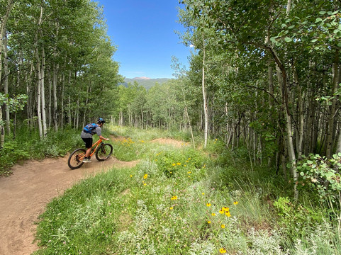 Front Range Ride Guides-科林斯堡必去景点