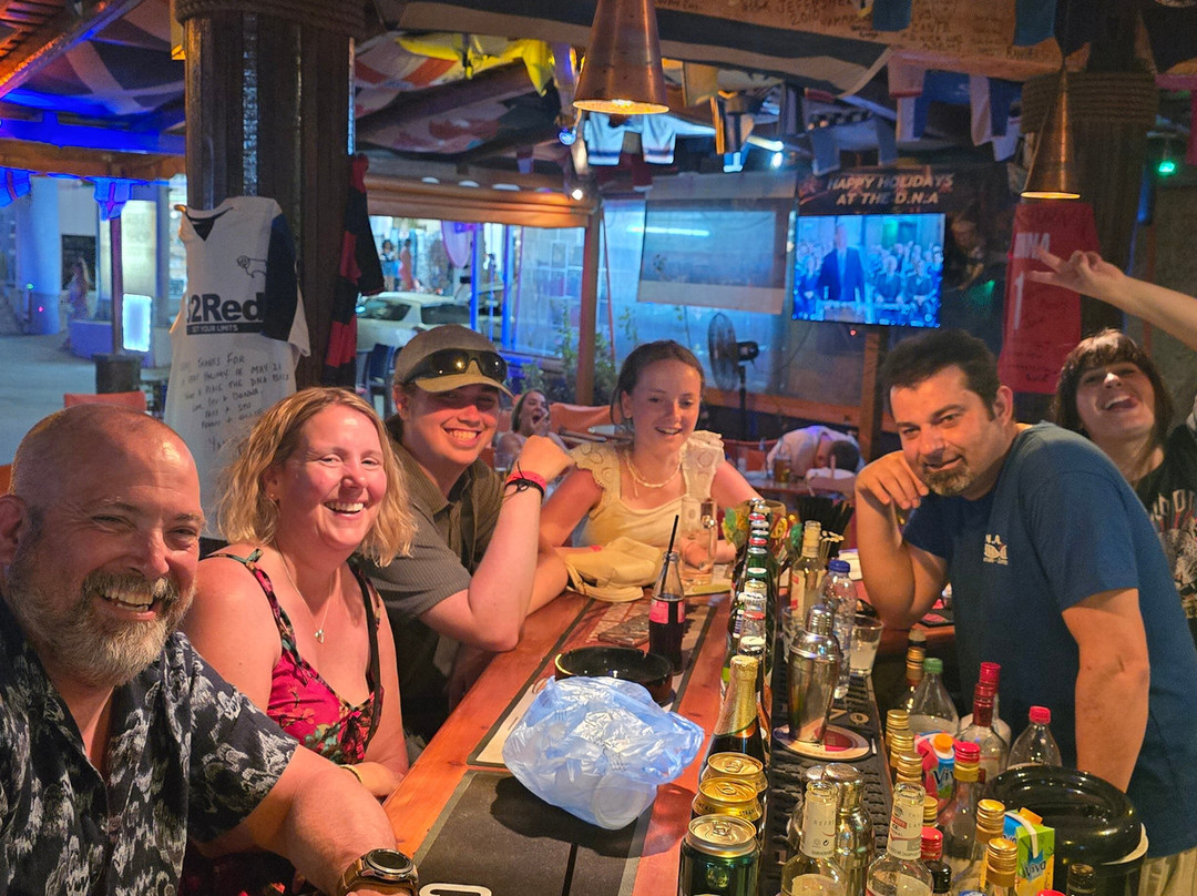 DNA Bar alikanas-Alykanas必去景点