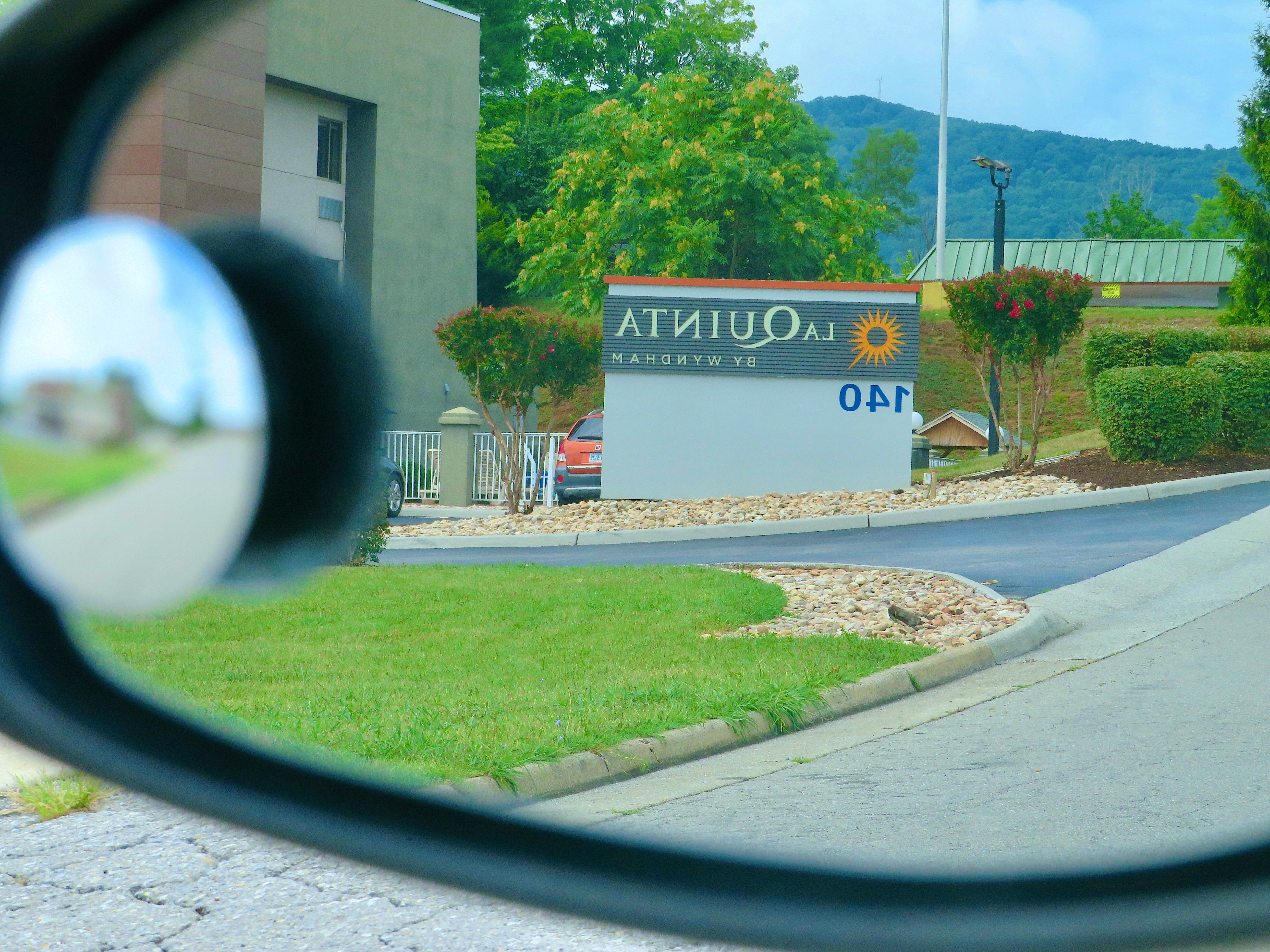 La Quinta Inn by Wyndham Roanoke Salem-浴室