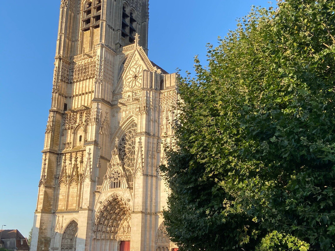 Cathedrale Saint-Etienne-欧塞尔必去景点