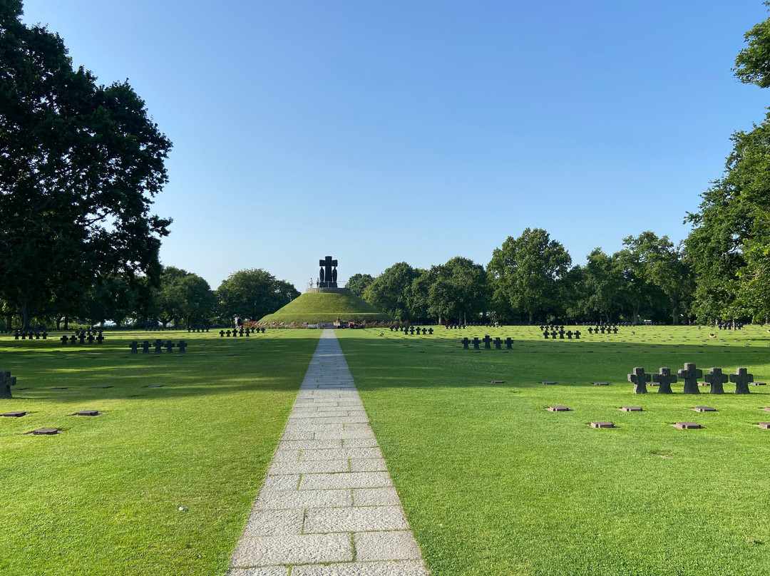 Cimetière Militaire Allemand de La Cambe景点图片
