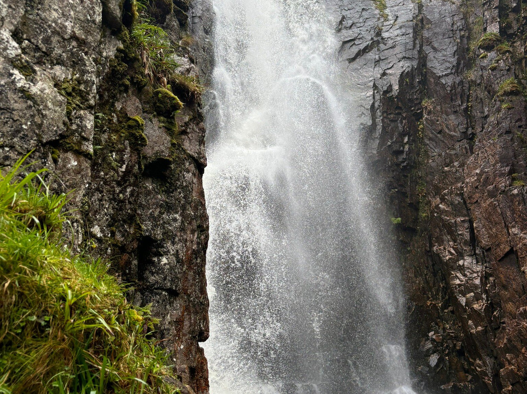 Wailing Widow Falls, Loch Na Gainmhich景点图片