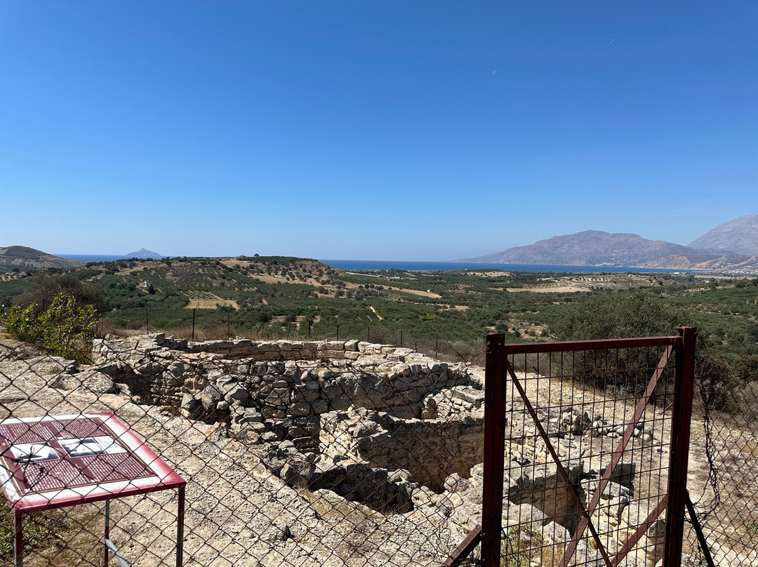 Tholos (Beehive) Tomb-Kamilari必去景点
