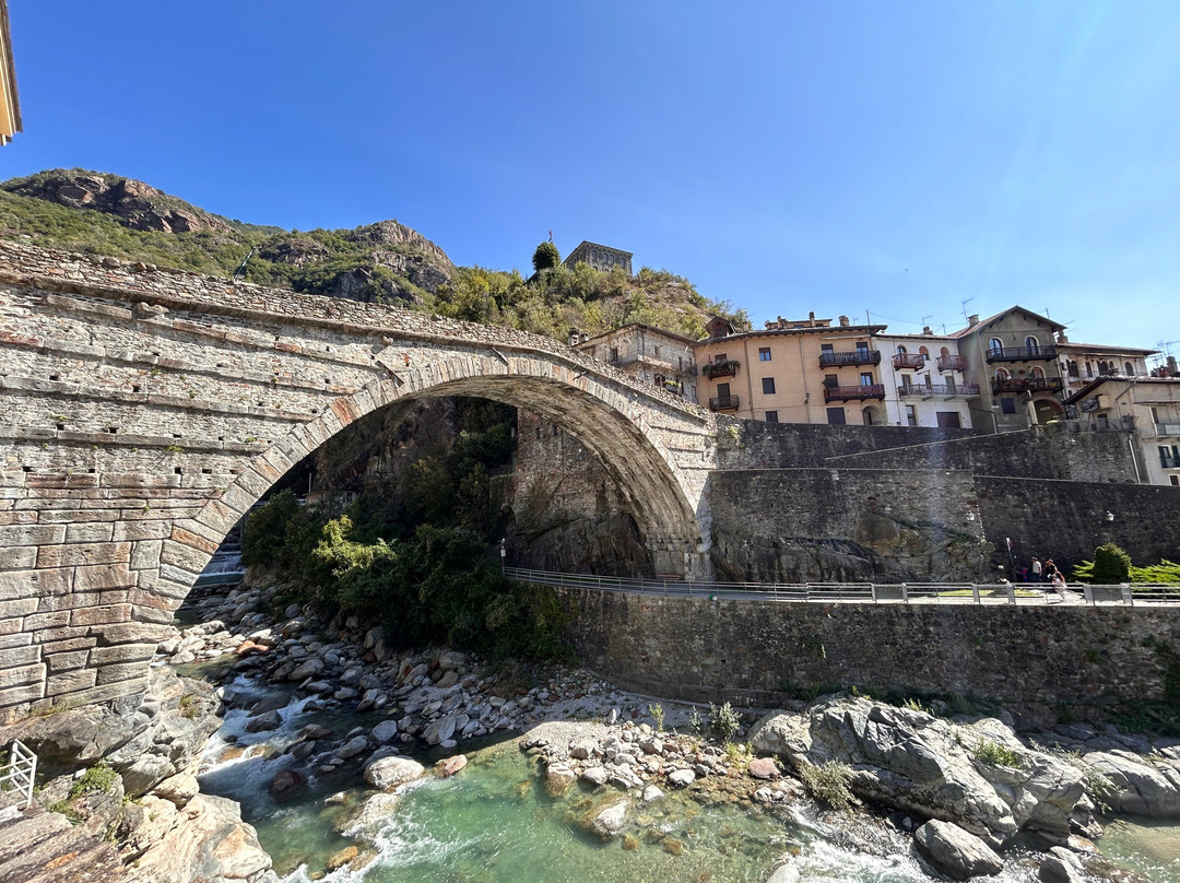 Il ponte romano di Pont-Saint-Martin景点图片