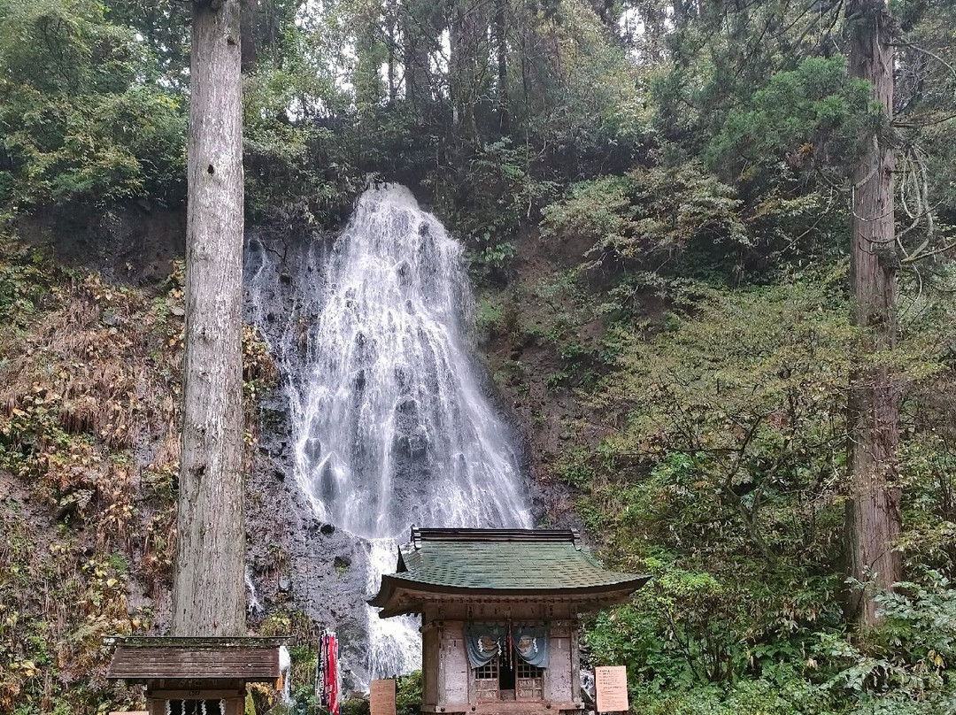 Harai River and Suga Waterfall景点图片