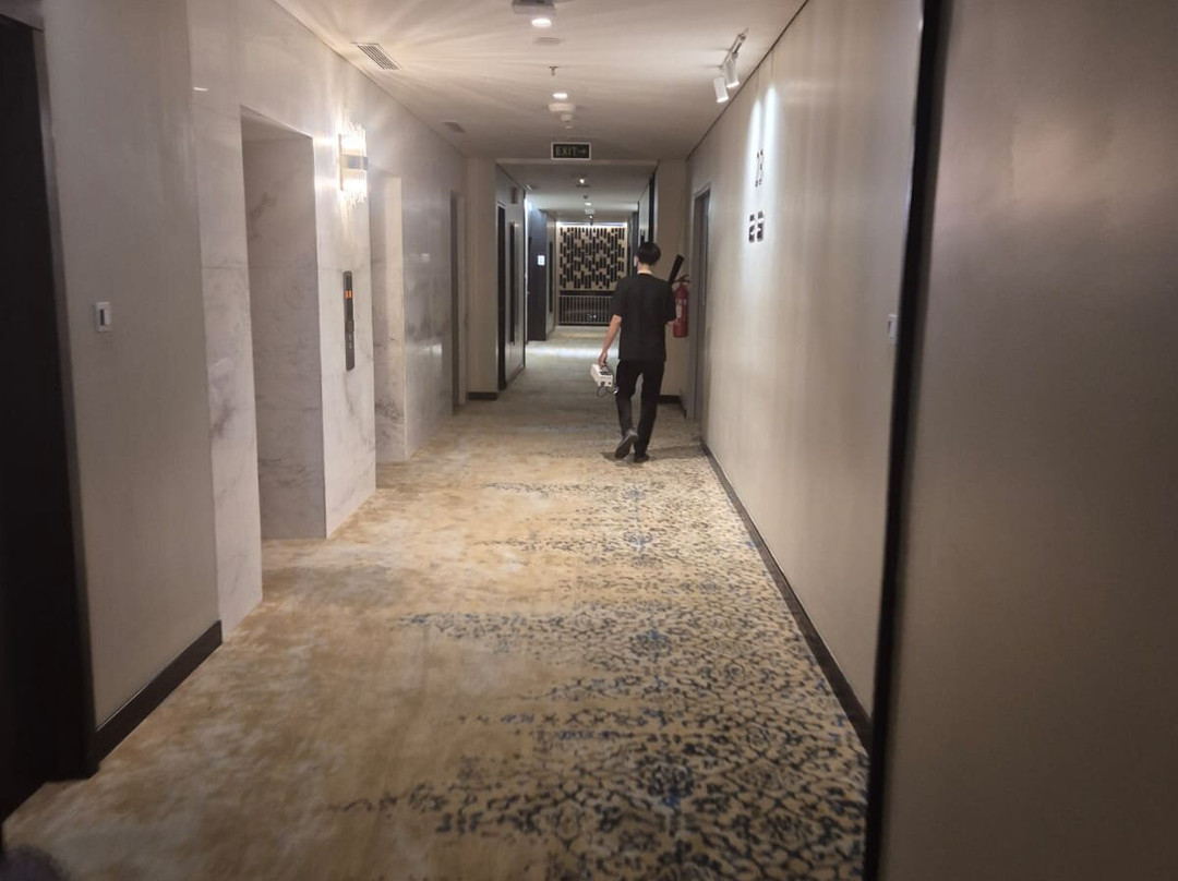 Whiz Luxe Hotel Spazio Surabaya主图