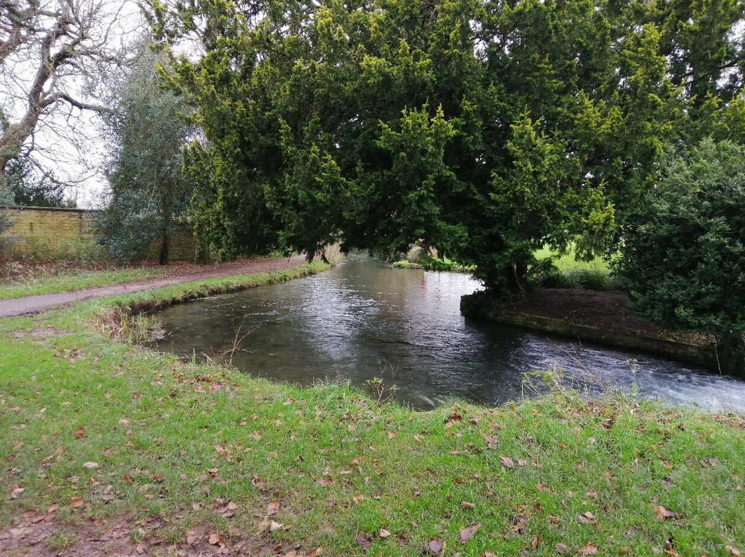 Bourton To Lower Slaughter Walk景点图片