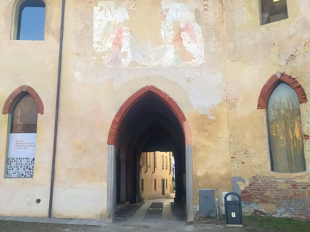 Arco Di Ingresso Neogotico-维杰瓦诺必去景点