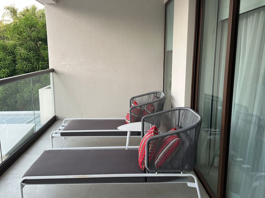 Azura Beach Resort主图