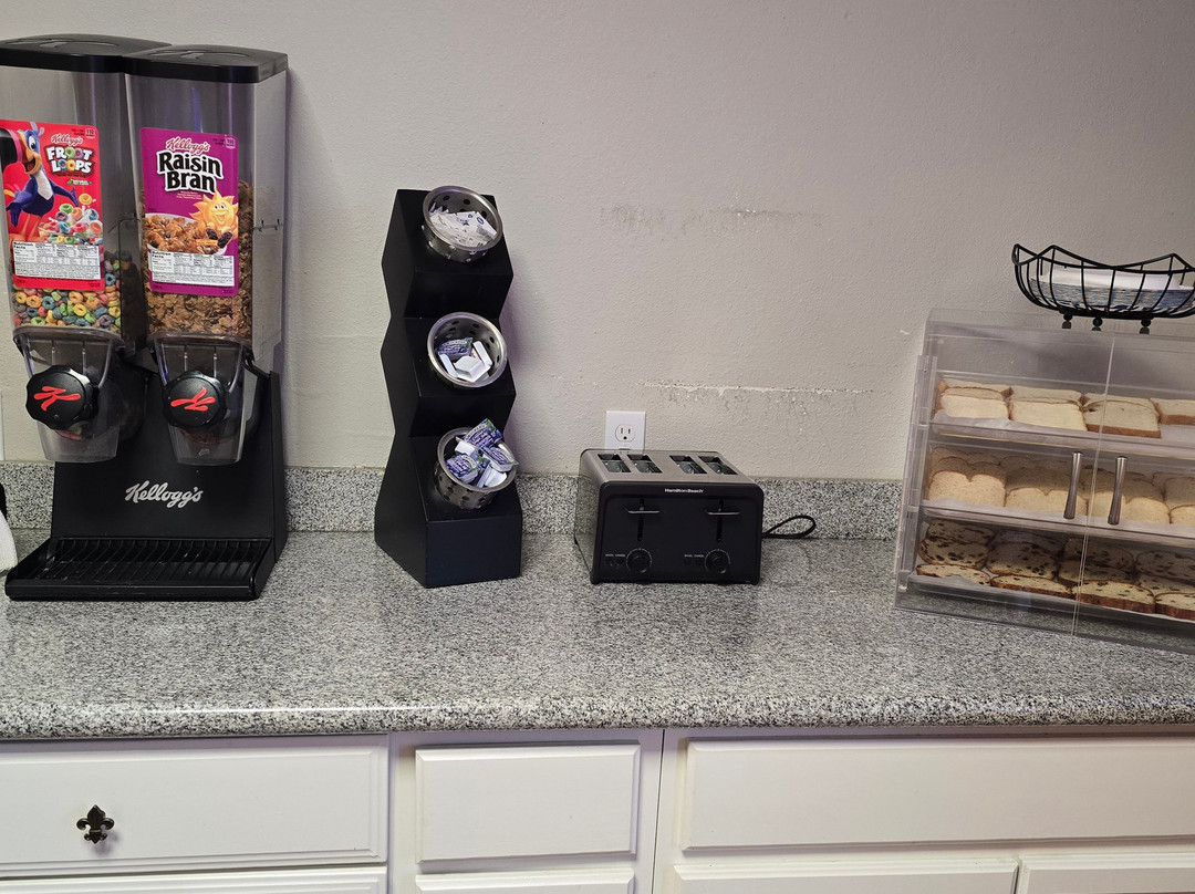 Howard Johnson by Wyndham Scott Lafayette主图