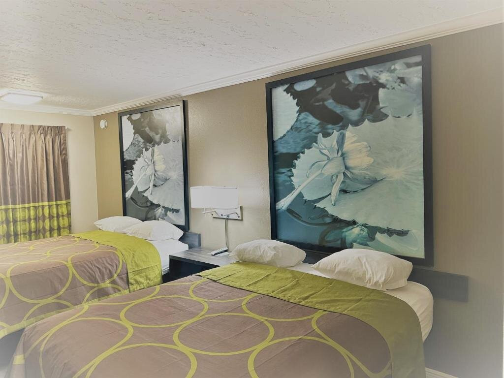 Super 8 by Wyndham Picayune主图