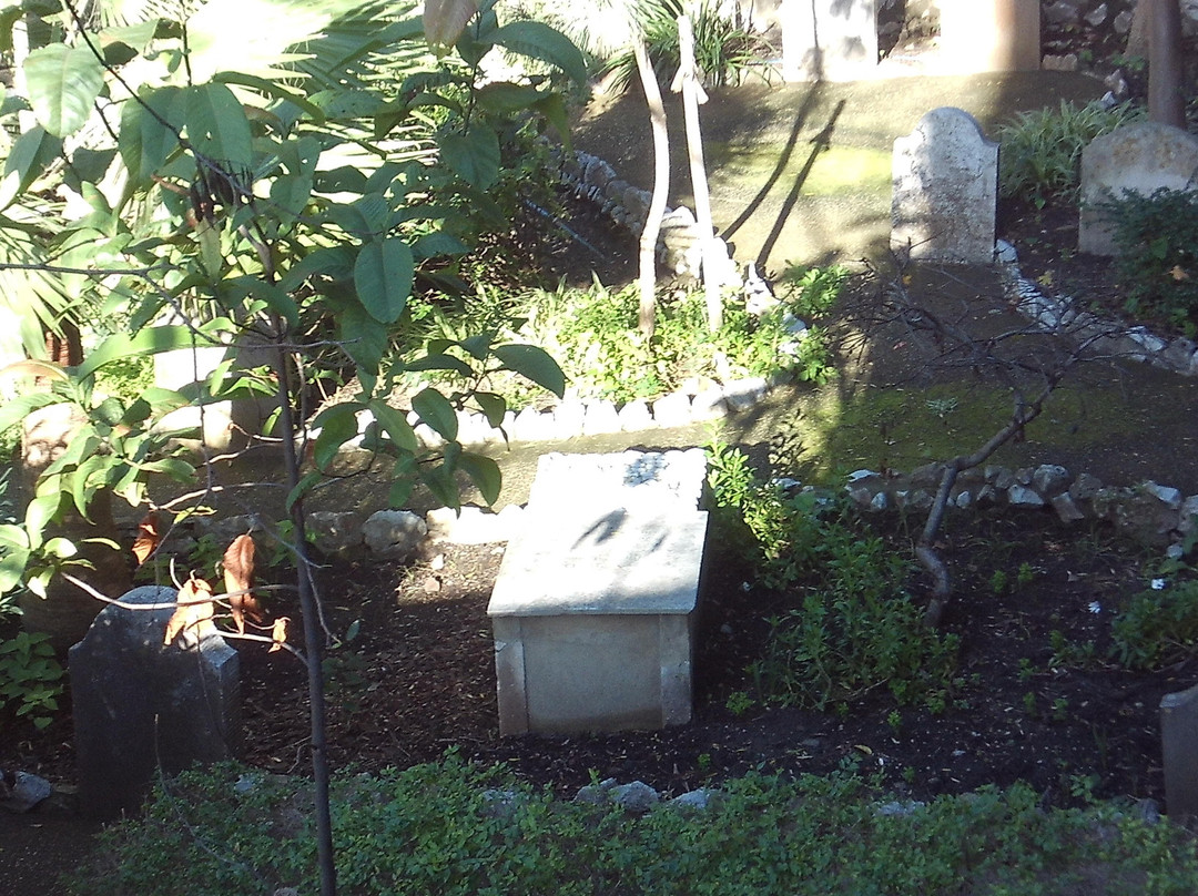 Trafalgar Cemetery-直布罗陀必去景点