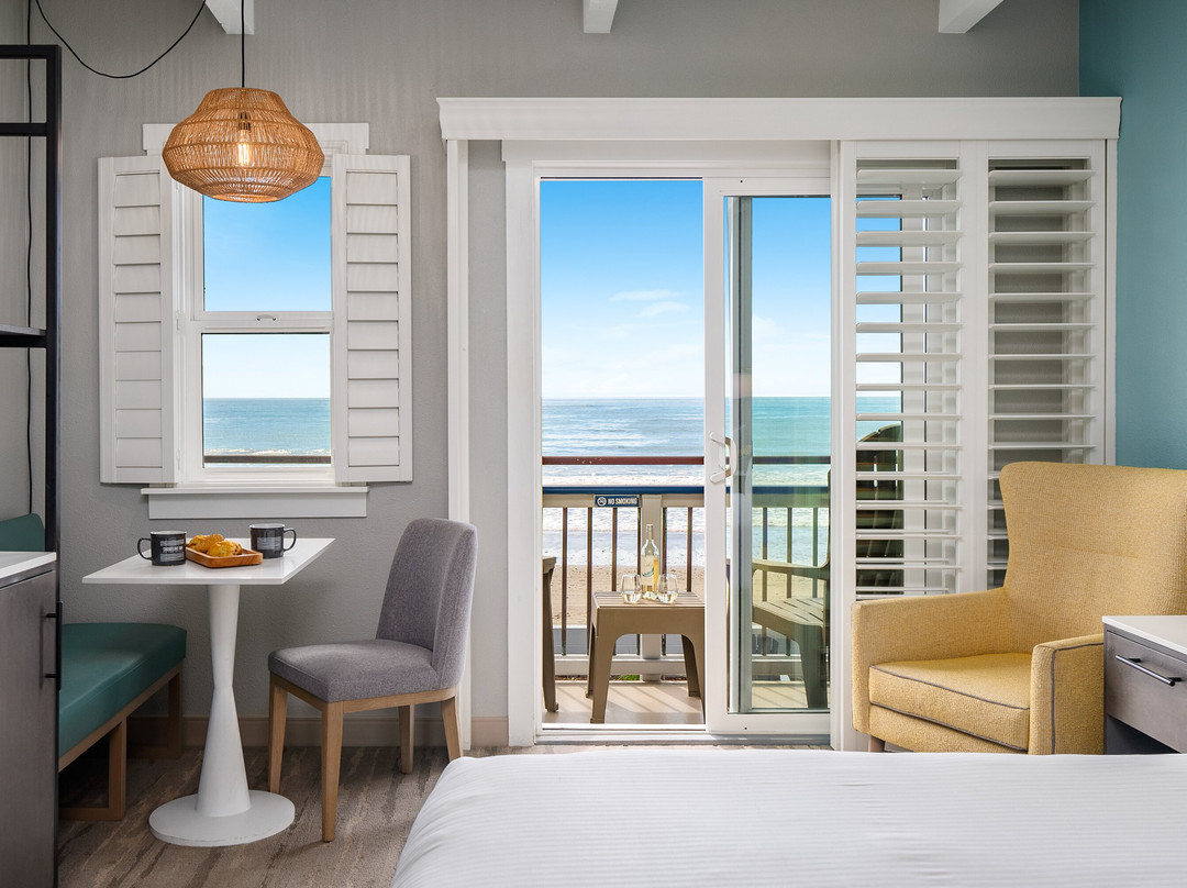 Cayucos Shoreline Inn...on The Beach主图