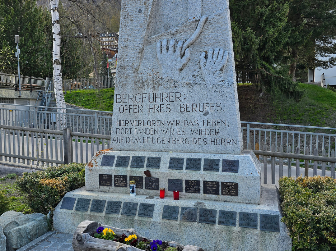 Mountaineers' Cemetery-策马特必去景点